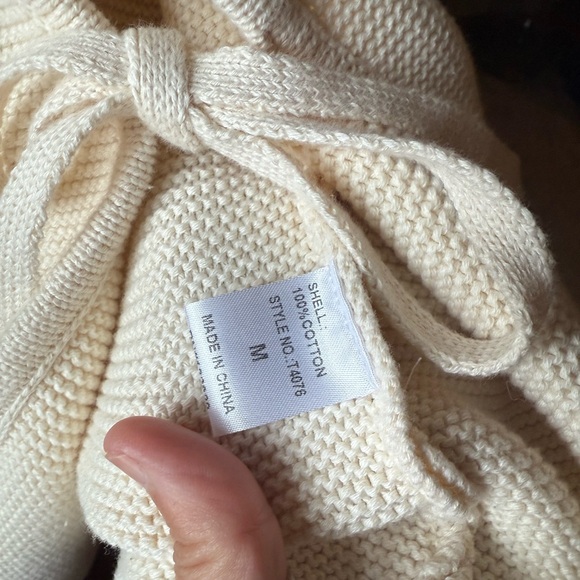 Neuflora Blaine sweater vest in cream - Picture 2 of 6